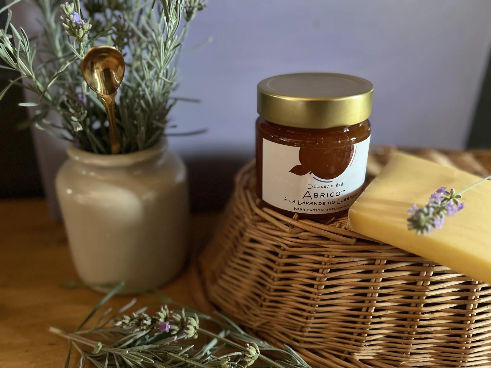 Pot de confiture artisanale Abricots Lavande du Luberon, Colorées