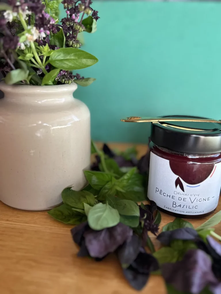 Pot de confiture artisanale Peches de Vigne – Basilic, Colorées