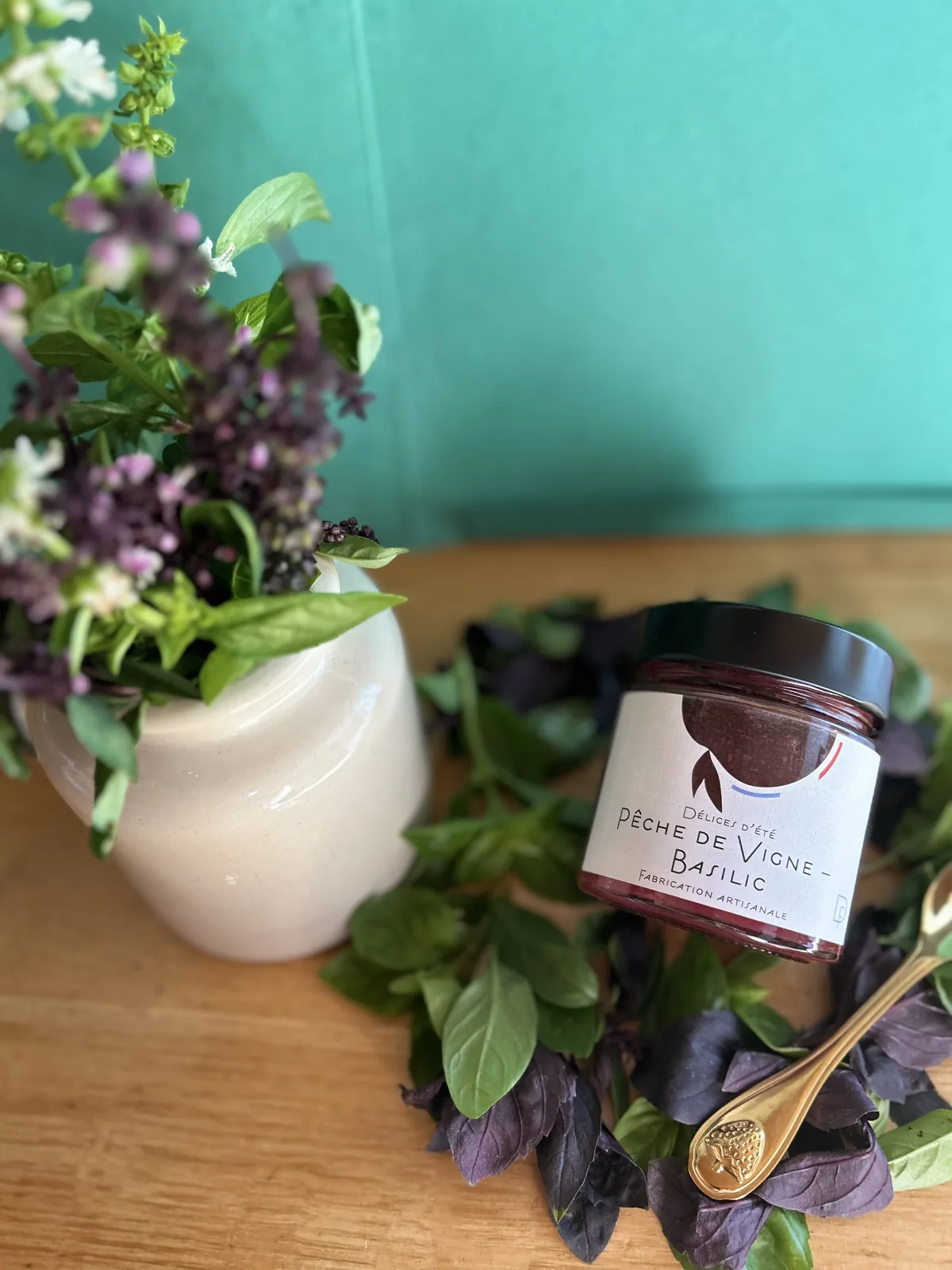 Pot de confiture artisanale Peches de Vigne – Basilic, Colorées