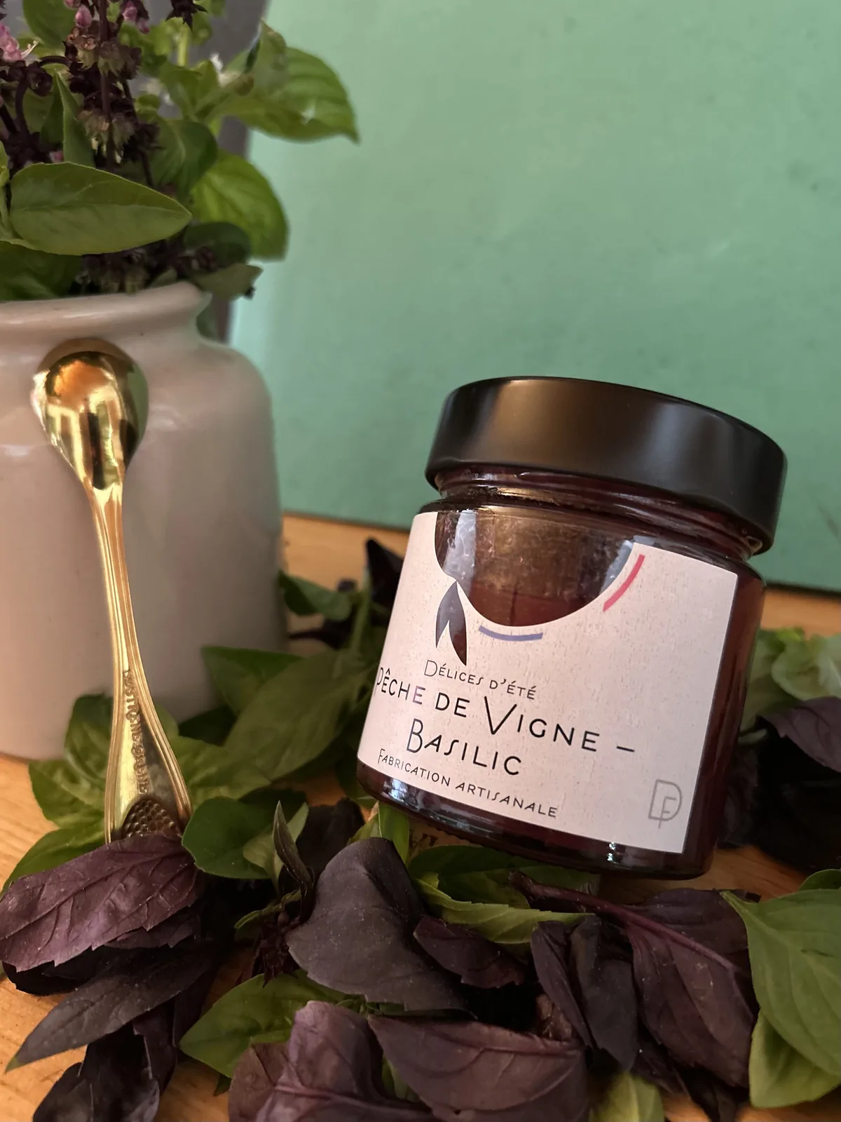 Pot de confiture artisanale Peches de Vigne – Basilic, Colorées