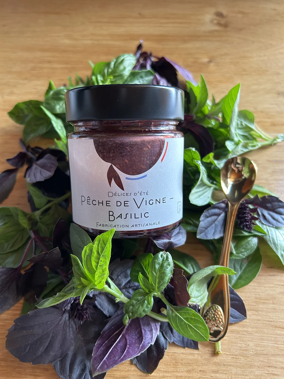 Pot de confiture artisanale Peches de Vigne – Basilic, Colorées