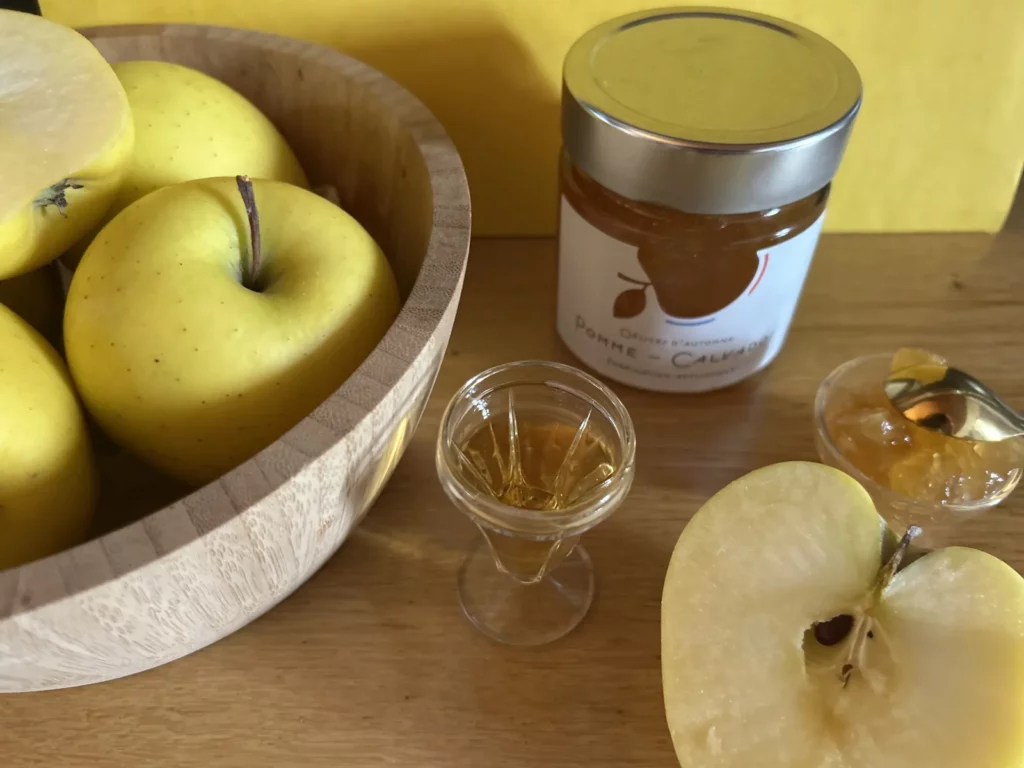 Pot de confiture artisanale Pommes Calvados – Vanille, Colorées